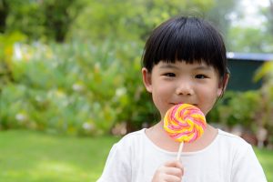 Cara Efektif Agar Anak Berhenti Kecanduan Permen