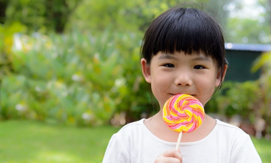 Cara Efektif Agar Anak Berhenti Kecanduan Permen